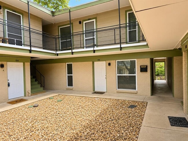 Photo - 2021 Bluebonnet Ln Unit 106