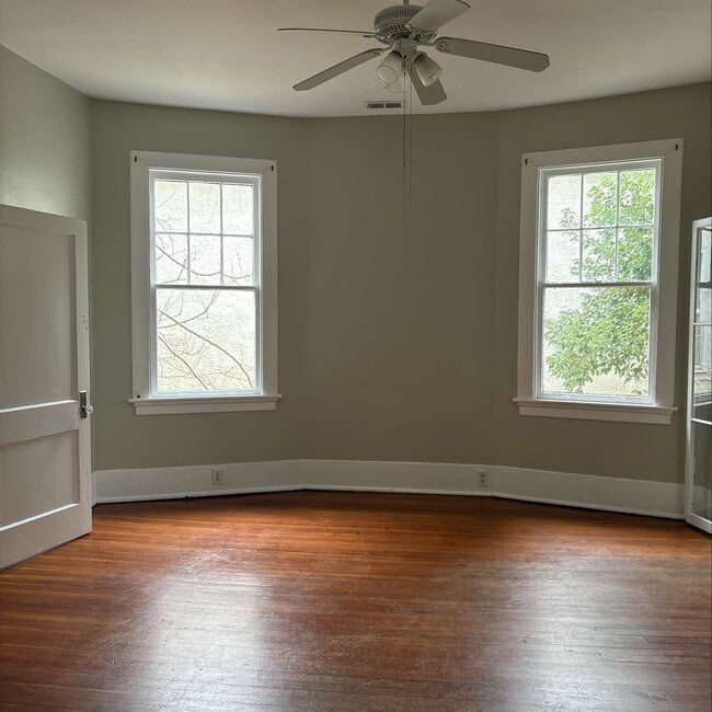 Photo - 823 E Henry St