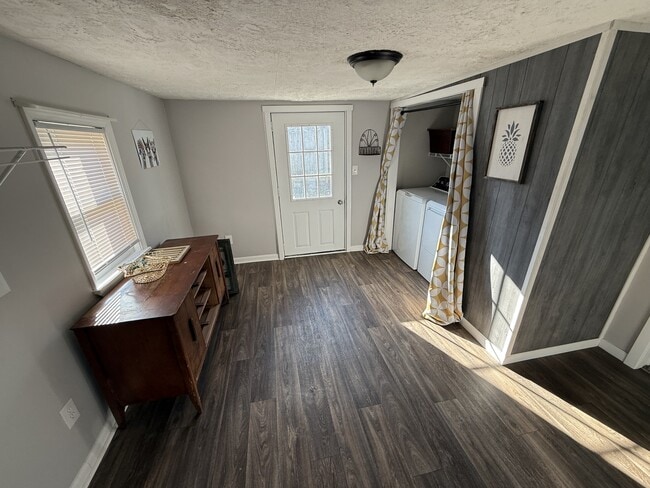 Photo - 574 W High St