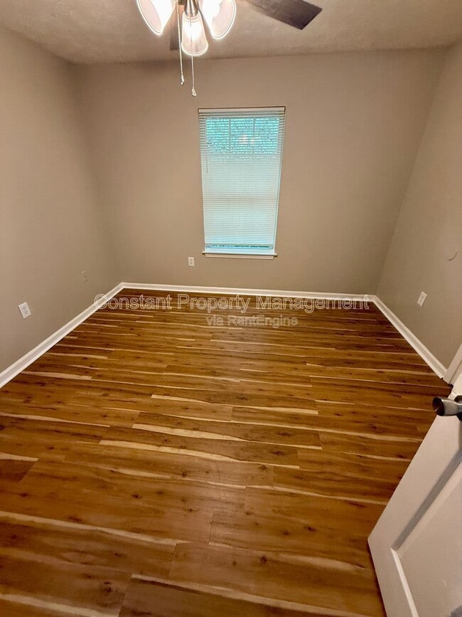 Photo - 701 English St