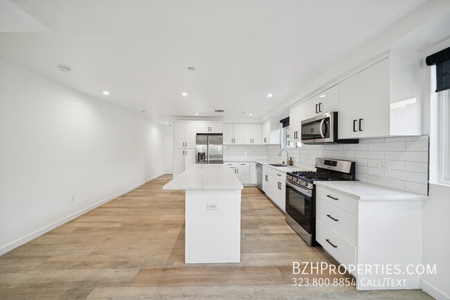 Building Photo - 837 1/2 N Harvard Blvd-837 1/2 Unit 837 1/2