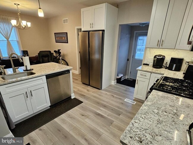 Photo - 404 W Wayne Ave