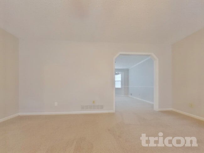 Photo - 329 Stratford Dr