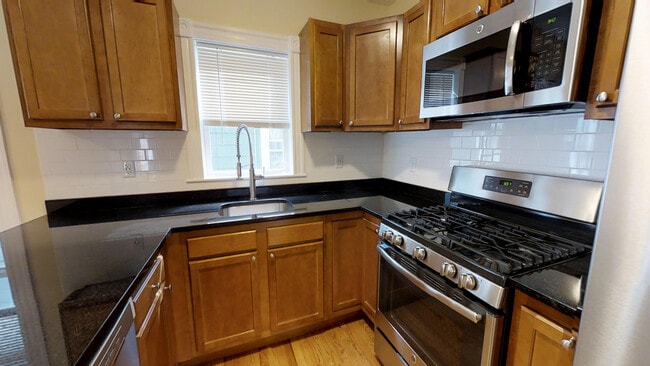 Building Photo - 42 Gorham St Unit 2