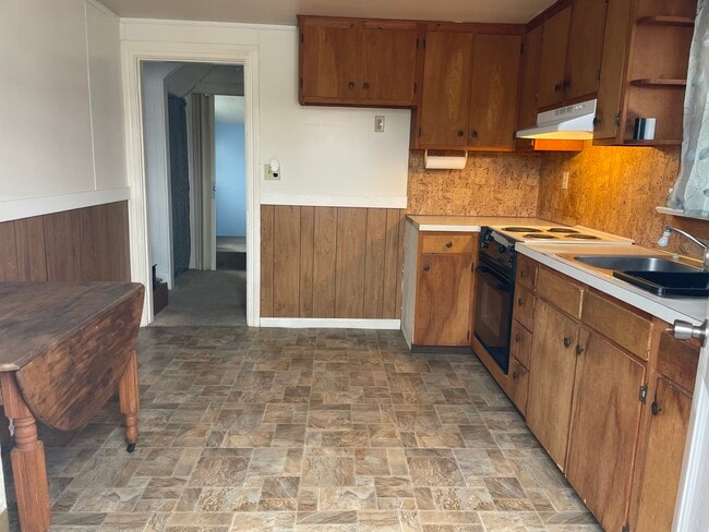 Kitchen - 6 S 2nd St Unit Apt 2