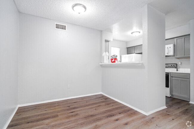2BR, 1BR - 862SF - Dining Room