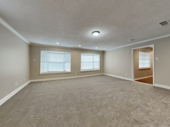 Photo - 4617 Ashwood Dr