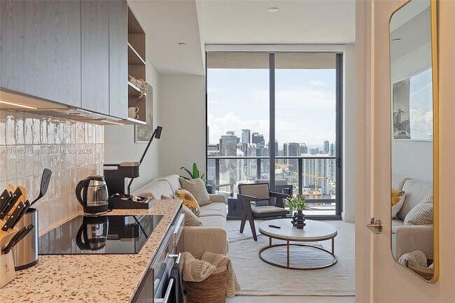 Photo - 601 NE 1st Ave Unidad 5007