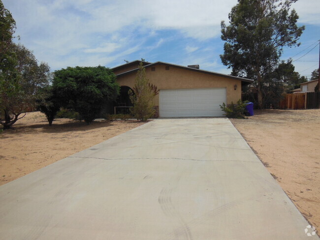 Building Photo - New Listing Located In Apple Valley Rental