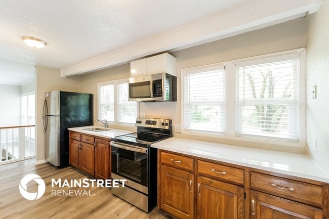 Photo - 208 E 165th St