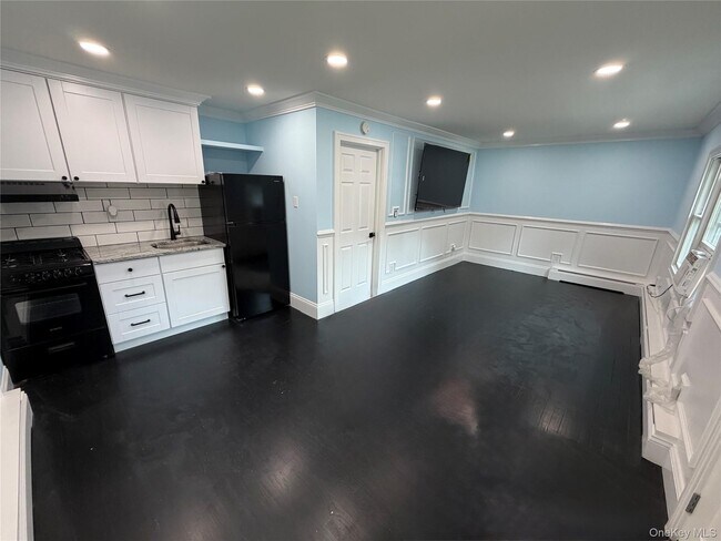 Photo - 305 Smithtown Blvd