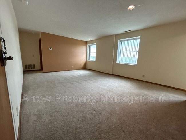 Photo - 208 E 5th St