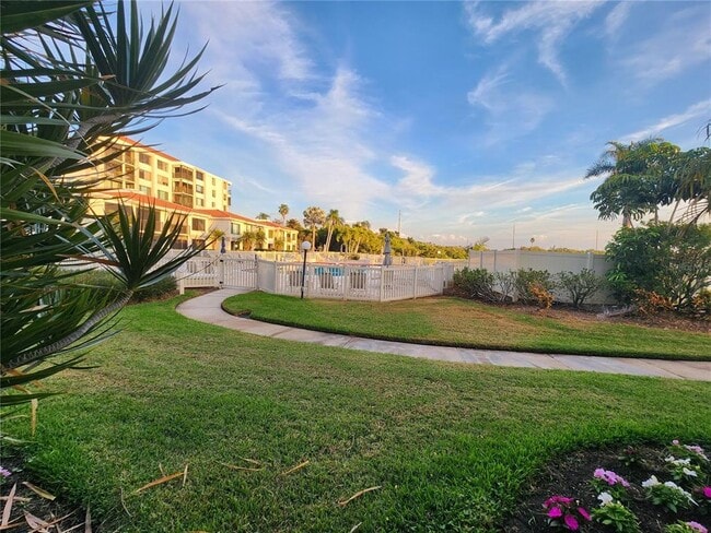 Building Photo - 6361 Bahia Del Mar Blvd S Unit 104