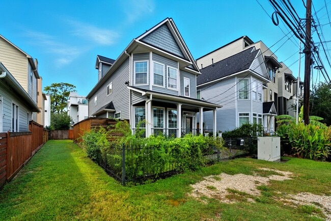 Photo - 2111 Beall St