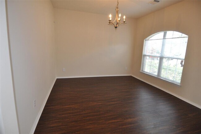 Photo - 2810 Harte Ct