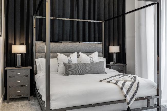 Photo - 639 W 16th St