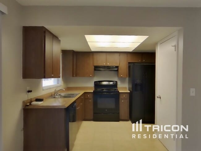 Photo - 1484 Bloomingdale Rd