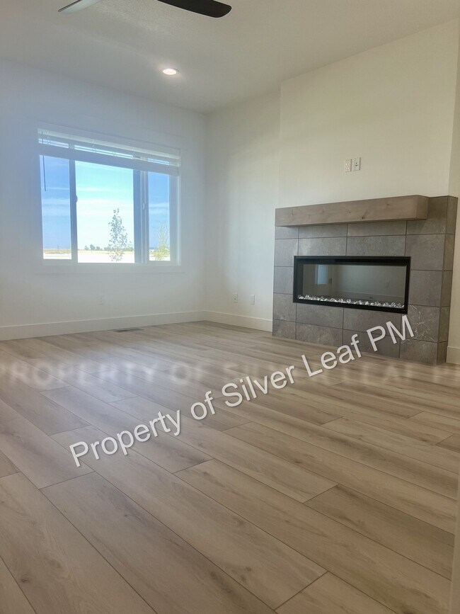 475 E Chevy Dr