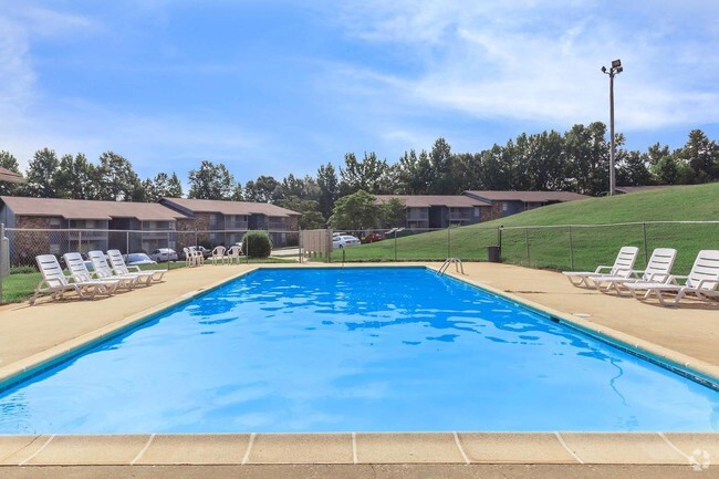 Sparkling Swimming Pool! - The Reserve at Opelika Rental