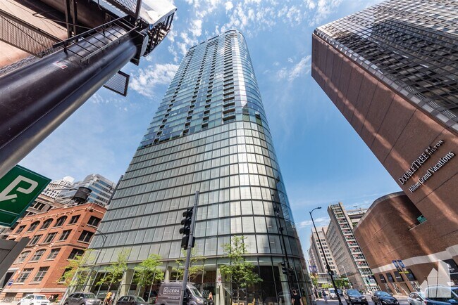 Photo - 1 br, 1 bath Condo - 600 N Fairbanks Ct