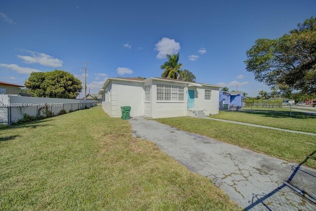 Building Photo - 1471 NW 93rd St Rental