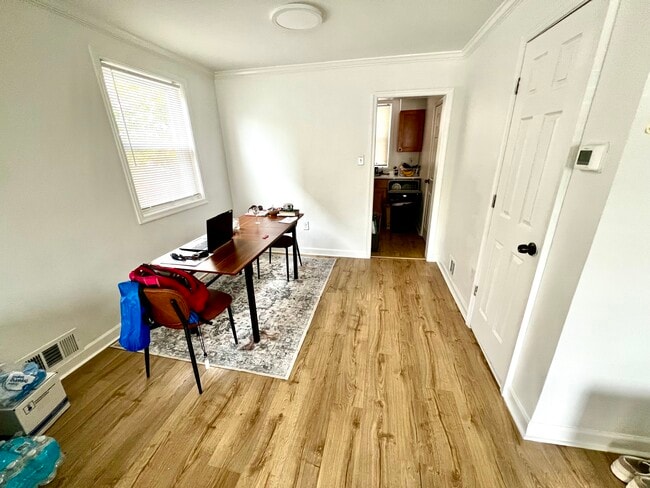 Photo - 129 W Reed Ave