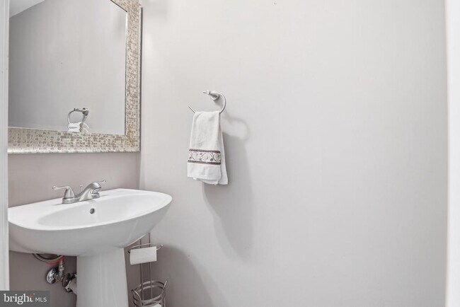 Photo - 47716 Bowline Terrace