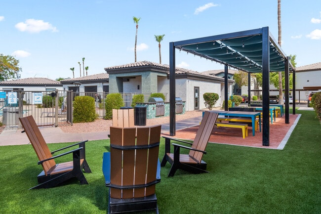 Palm Court Apartments apartments — community photo