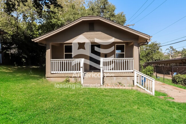 Building Photo - 1022 E 83rd Terrace