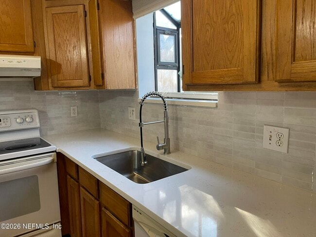 Photo - 2002 First St