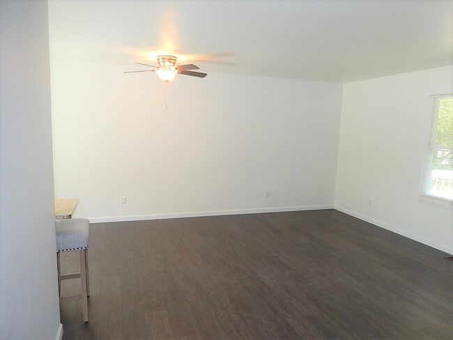 Building Photo - 1016 Caspan St