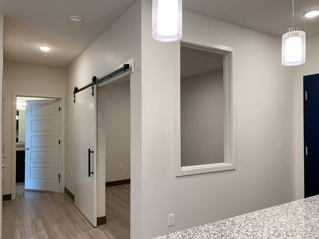 Keeping functionality in mind with our one-bedroom Sandstone, have a versatile den space for your lifestyle needs.