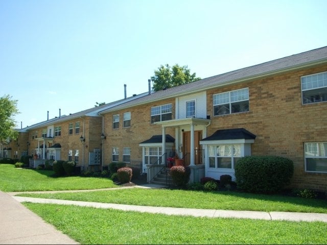 Governor's Square - Governor's Square Townhomes