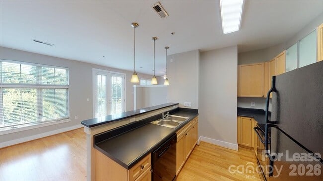 Building Photo - 1101 W 1st St Unit 419