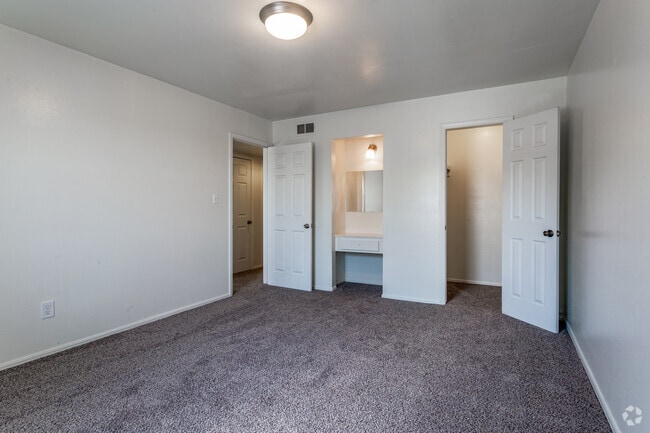 Crossings at Lakewood Apartments For Rent in Tulsa, OK