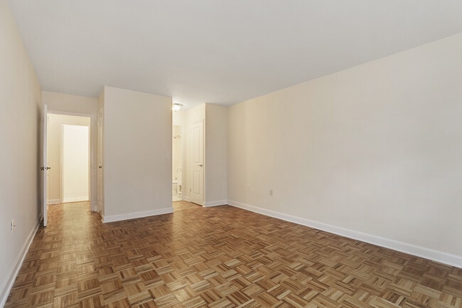 Hamilton Court Apartments