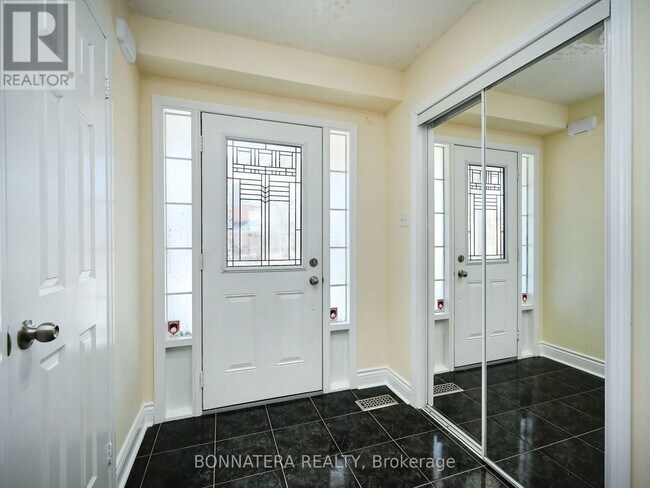 Photo - 409 Hobbs Crescent