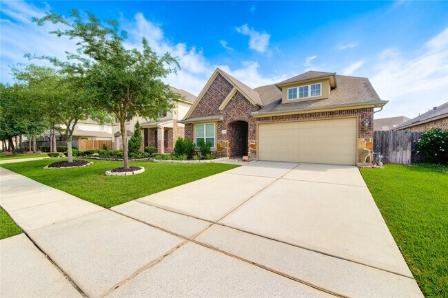 Photo - 18318 Russett Green Dr