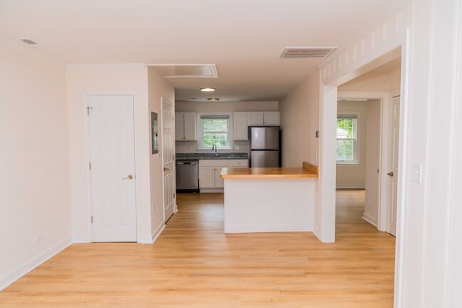Photo - 103 Cresap Rd Unit Apt #B
