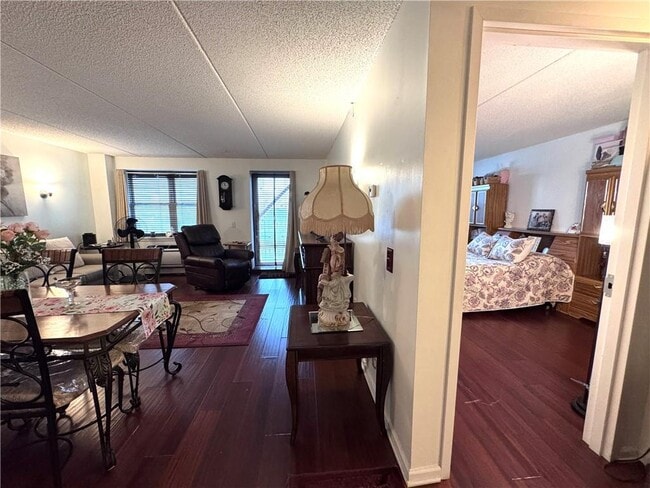 Photo - 79-14 Rockaway Beach Blvd Unidad 3L