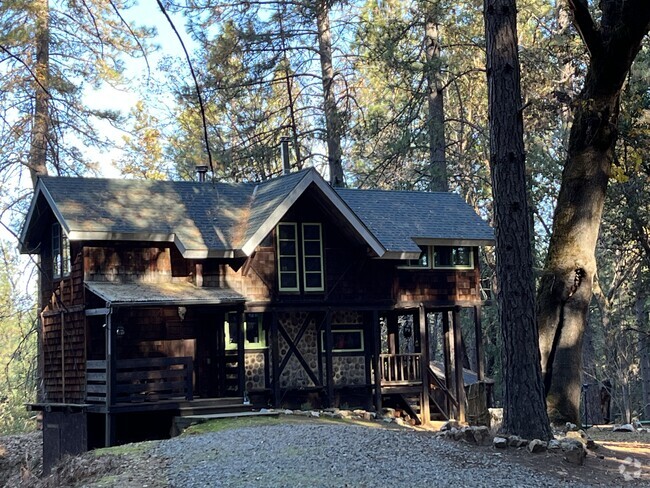 Building Photo - 16852 Sumi Rd Rental