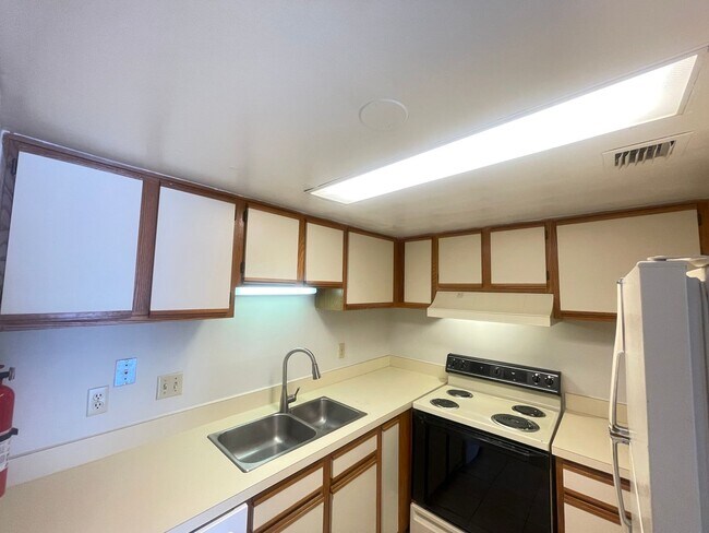 Photo - 1/1.5 Townhome in Gated Community! -- Appl... Unit 11,  13