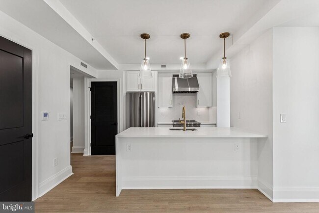 Photo - 135 S 19th St Unidad 308