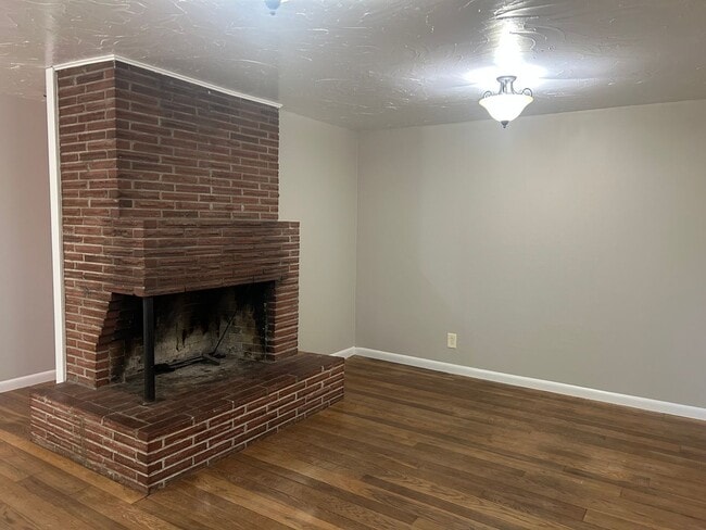 Photo - Charming 2 bedroom/1 bath Walking distance...