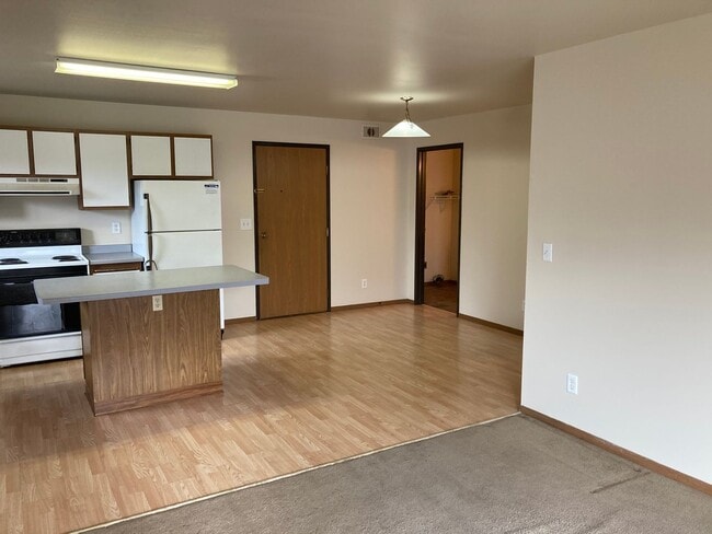 Building Photo - 1170 Dodds Dr Unit #3