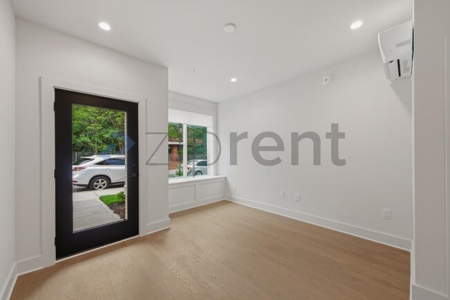 Photo - 425 S Walker St