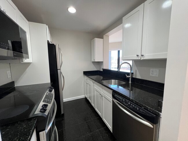 Photo - 1661 Washington St