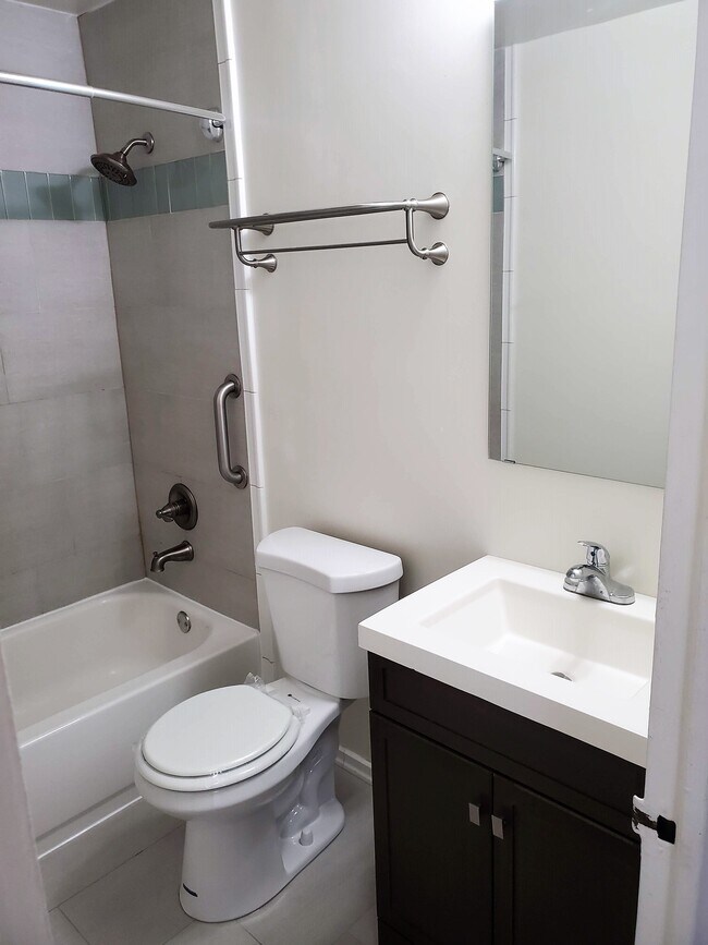 Primer baño - Tremaine Place