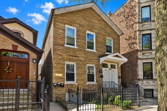 Building Photo - 1431 W Flournoy St Unit 1F