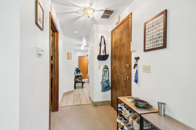 Photo - 1413 W Oakdale Ave Unit 3F